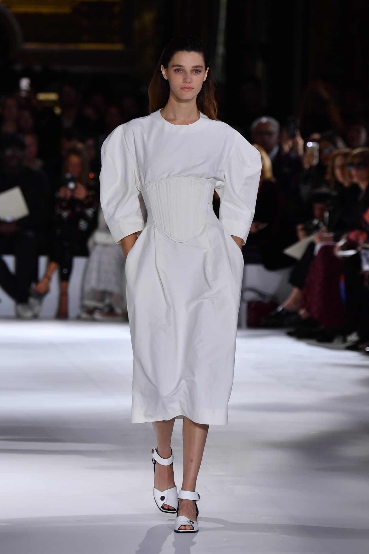 Tras revelar que la suya sería una boda 'libre de plásticos', el nombre de la diseñadora Stella McCartney retumbó.