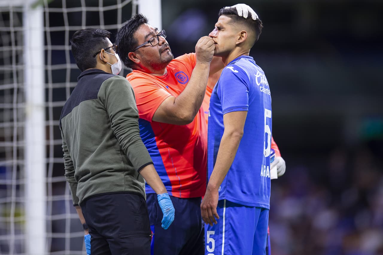 Tigres aprovechó las tímidas intenciones ofensivas de Cruz Azul y se puso en ventaja, la Máquina celeste intentó reaccionar en el segundo tiempo pero no le alcanzó para emparejar y el equipo del Piojo se llevó la ventaja.