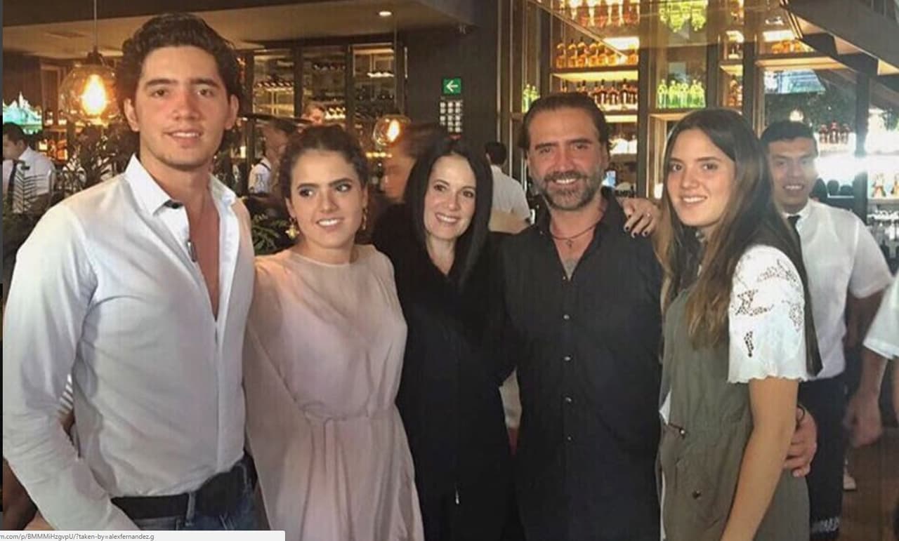 Alejandro Fernández y sus hijos Alejandro, Camila y Fernanda son los más unidos.