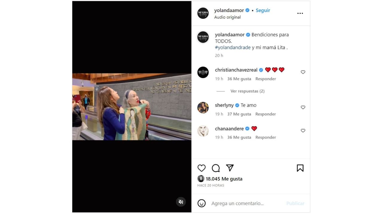 Yolanda Andrade visita con su mamá la Basílica de Santa María de Guadalupe.
