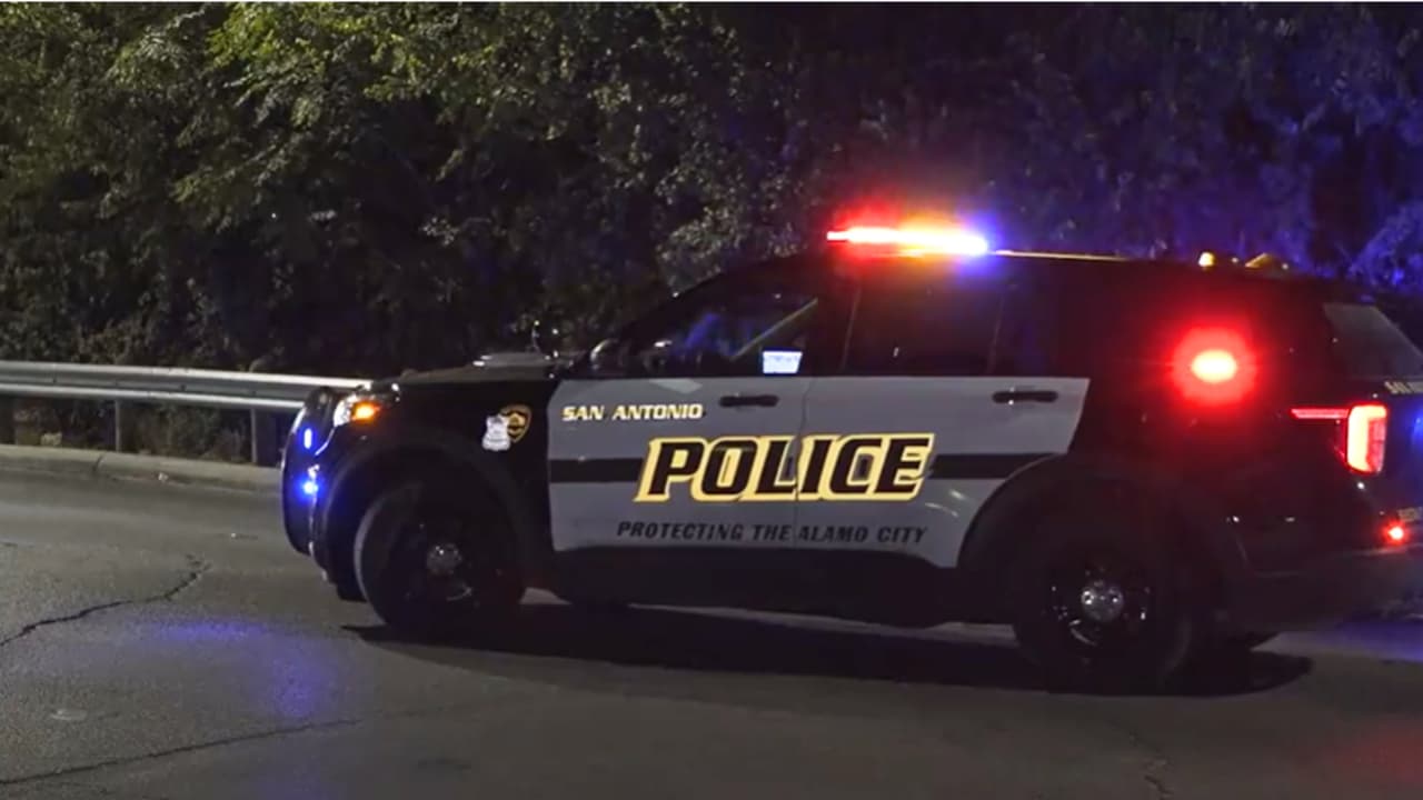 Volcadura al norte de San Antonio deja a 3 personas hospitalizadas