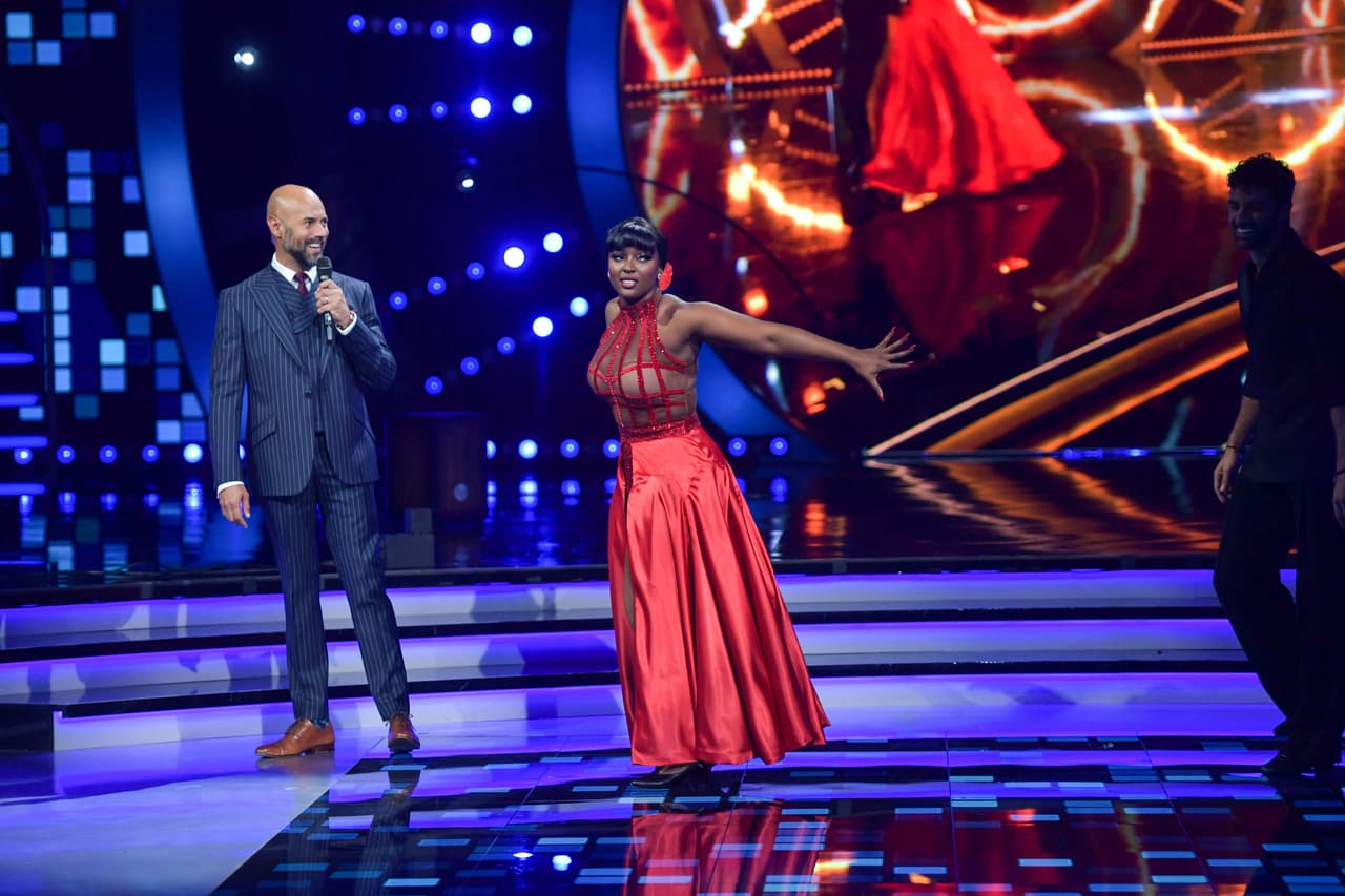 "Bailar con Toni es impresionante, te hace lucir mejor. Y también destaca tus errores porque él es perfecto". Ese comentario hizo que Amara hiciera despedir a Toni del escenario (obviamente en broma).