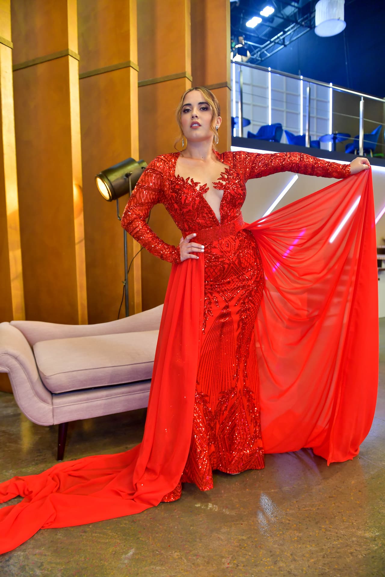 Jaky también fue otra de las que dio de qué hablar en la cuarta gala, pero fue porque 
<b><a href="https://www.univision.com/shows/nuestra-belleza-latina/flirteo-en-vivo-jaky-magana-revela-su-interes-en-gabriel-coronel-y-logra-un-date-video" target="_blank">logró un 'date' a tomar un café con el conductor backstage, Gabriel Coronel</a></b>.