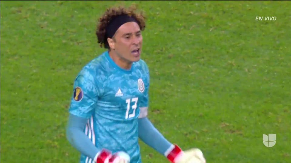 Se acabó el juego. El árbitro dio el silbatazo final.