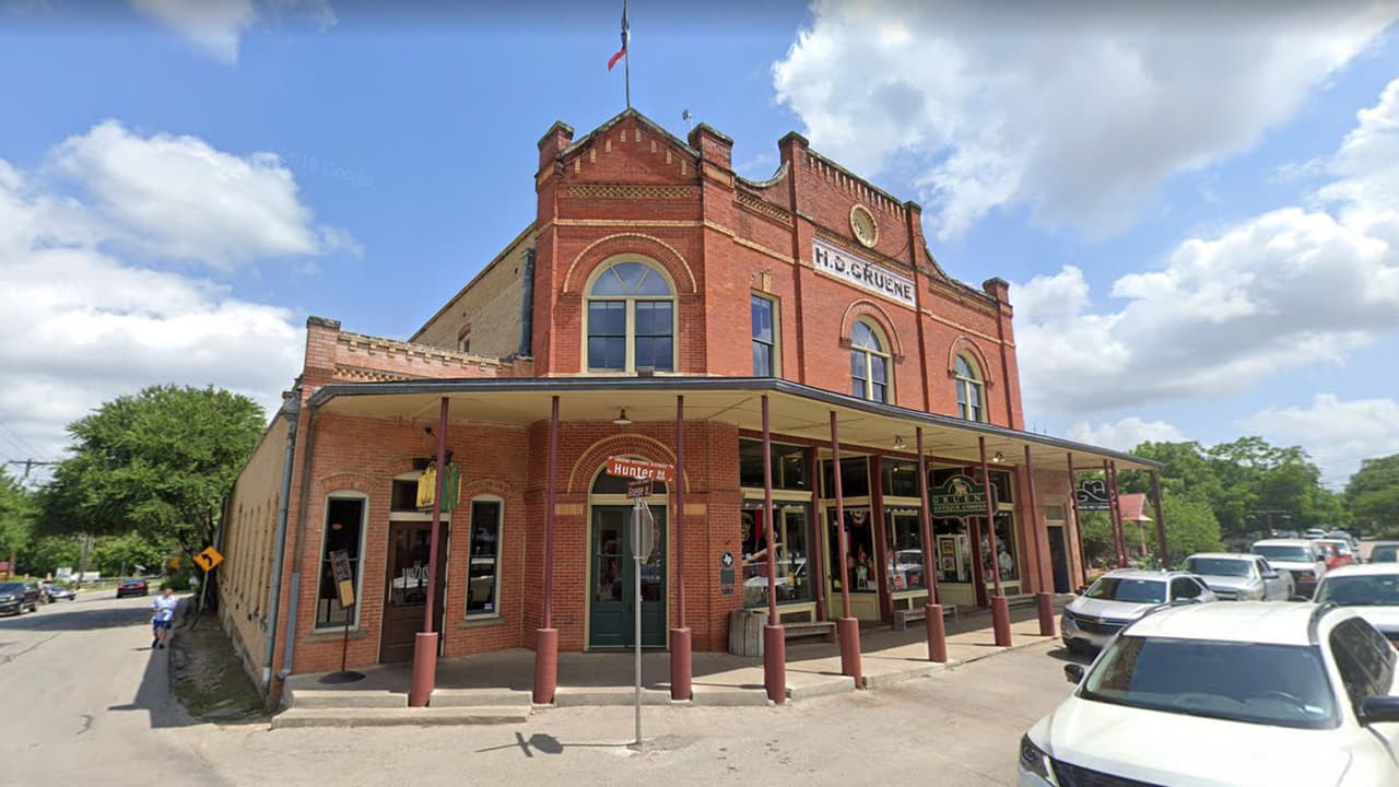 New Braunfels, al noreste de San Antonio, está en el puesto 10. Según el estudio esta área es una de las más baratas para vivir en Estados Unidos, con un 5.6% menos del promedio y con ingresos que llegan a los 57,000 dólares.