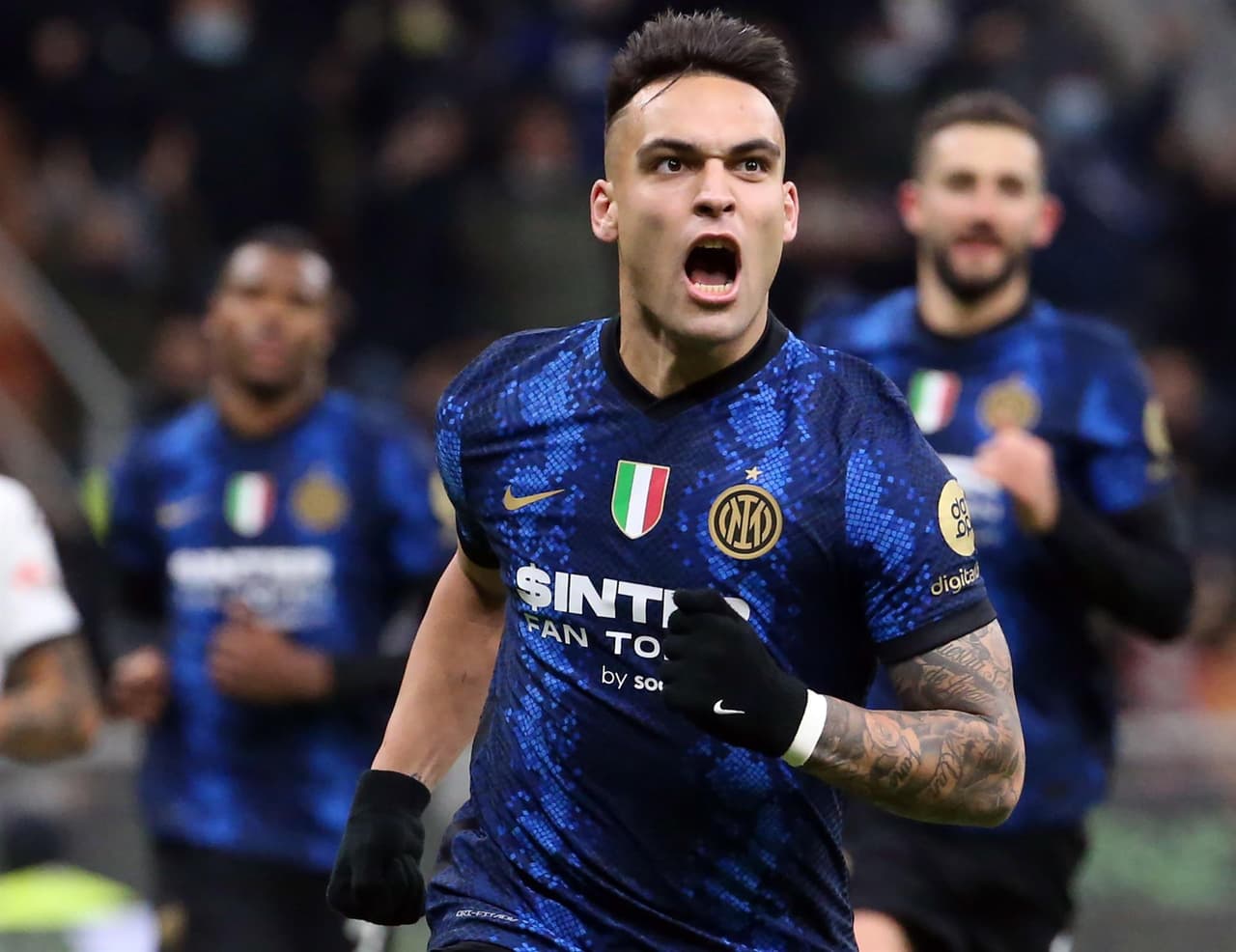 Lautaro Martínez dio una asistencia y anotó de penalti een el triunfo por 2-0 del Inter de Milán en San Siro contra el Spezia. Roberto Gagliardini anotó el primero al minuto 36'.