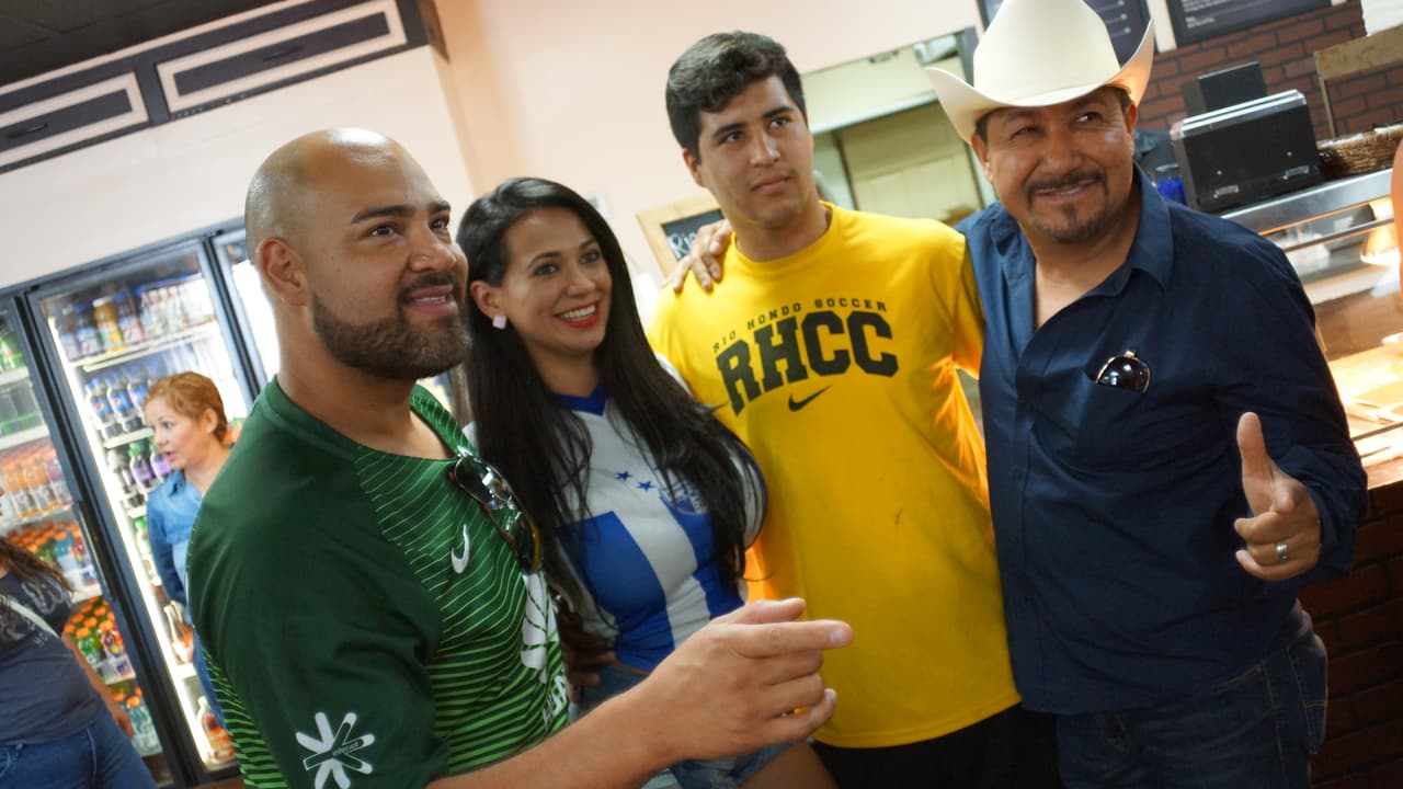 La Hondureña confía en que su selección le gane a México y en un próximo partido, y no tiene problema con seguir pagando apuestas hasta lograr que El Feo y El Pelón sean los que paguen el siguiente reto.