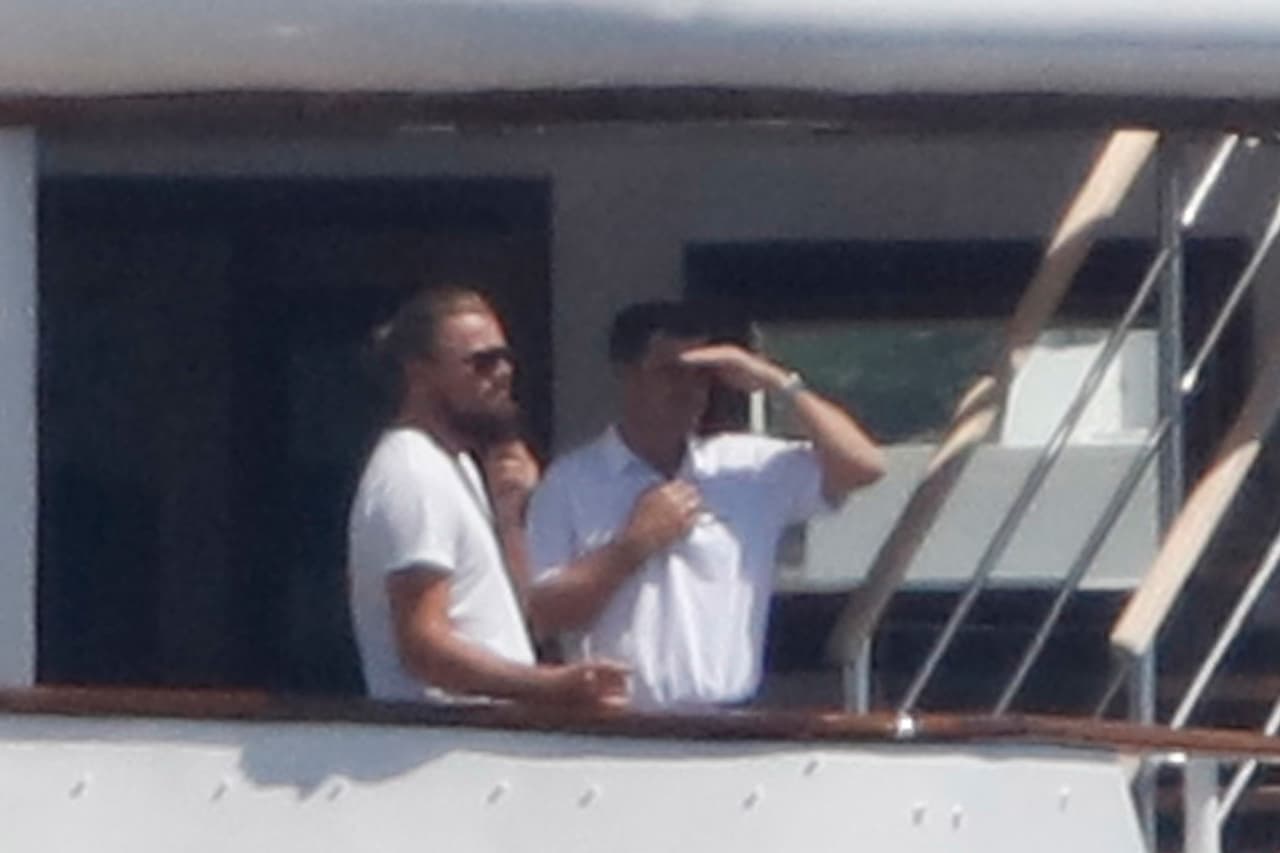Leonardo DiCaprio y Kelly Rohrbach continúan sus vacaciones con un crucero en el Mediterráneo.