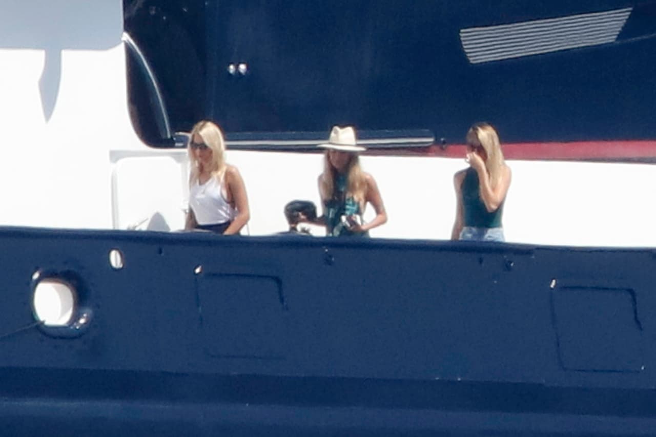 Leonardo DiCaprio y Kelly Rohrbach continúan sus vacaciones con un crucero en el Mediterráneo.
