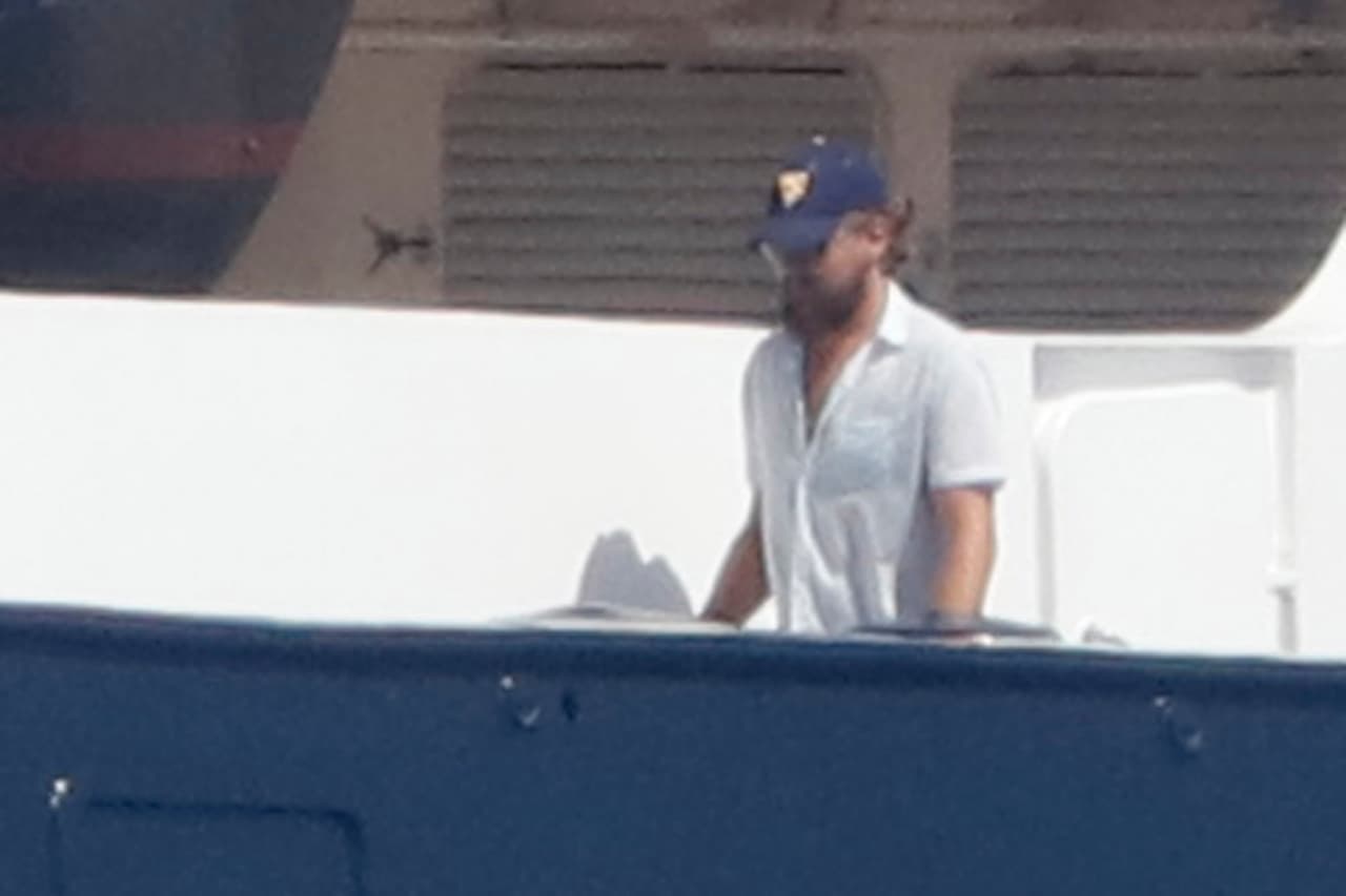 Leonardo DiCaprio y Kelly Rohrbach continúan sus vacaciones con un crucero en el Mediterráneo.