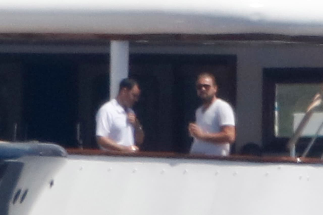 Leonardo DiCaprio y Kelly Rohrbach continúan sus vacaciones con un crucero en el Mediterráneo.