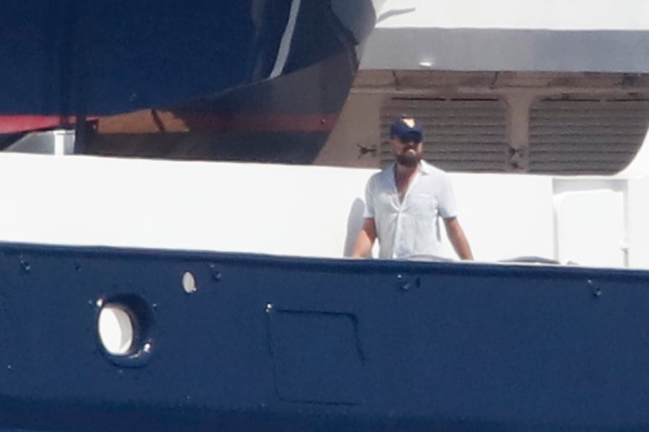 Leonardo DiCaprio y Kelly Rohrbach continúan sus vacaciones con un crucero en el Mediterráneo.