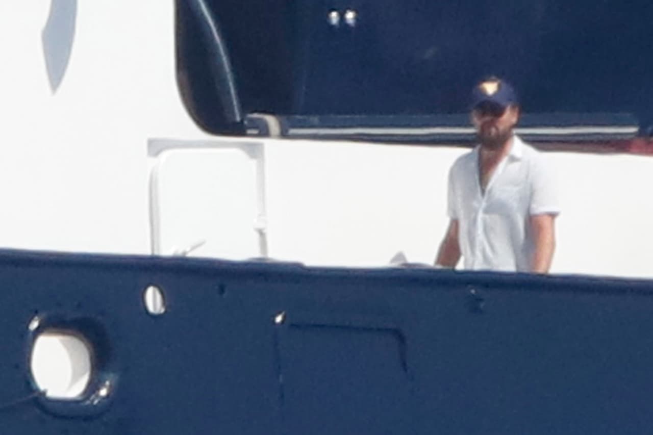 Leonardo DiCaprio y Kelly Rohrbach continúan sus vacaciones con un crucero en el Mediterráneo.