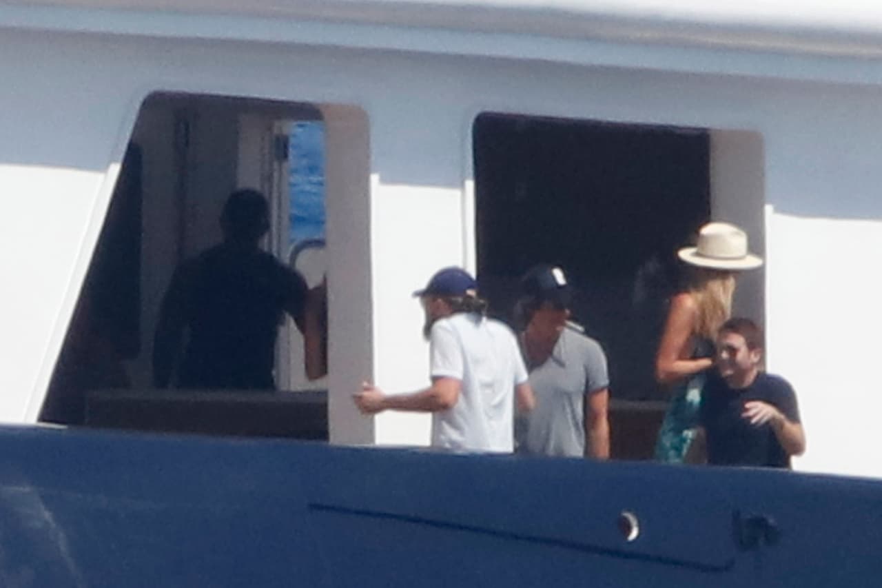 Leonardo DiCaprio y Kelly Rohrbach continúan sus vacaciones con un crucero en el Mediterráneo.