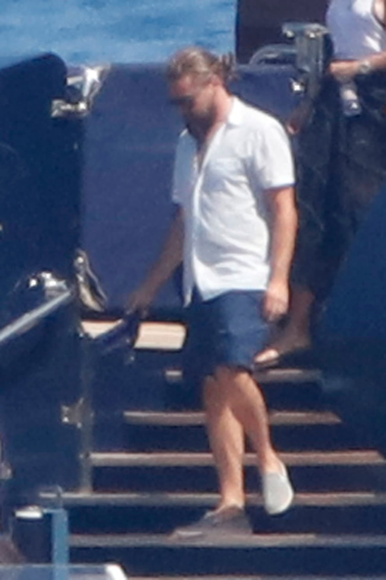 Leonardo DiCaprio y Kelly Rohrbach continúan sus vacaciones con un crucero en el Mediterráneo.