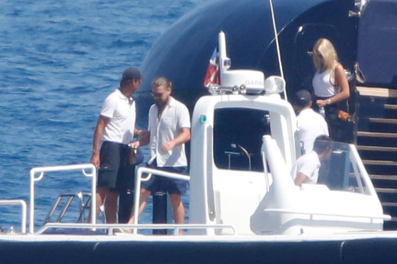 Leonardo DiCaprio y Kelly Rohrbach continúan sus vacaciones con un crucero en el Mediterráneo.
