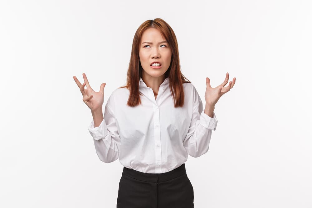 Tendrás muchos planes y proyectos. Aférrate a ellos, no dejes que los demás te digan qué debes hacer y no pierdas la paciencia ni la compostura, pues es lo peor que podría sucederte.
<br>