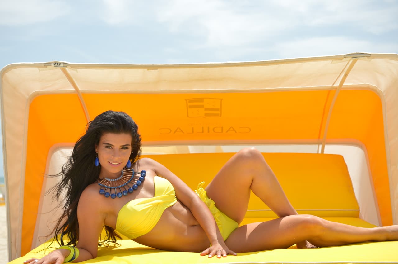 Ella está dispuesta a ganarse tu corazón con su hermosa y traviesa mirada.