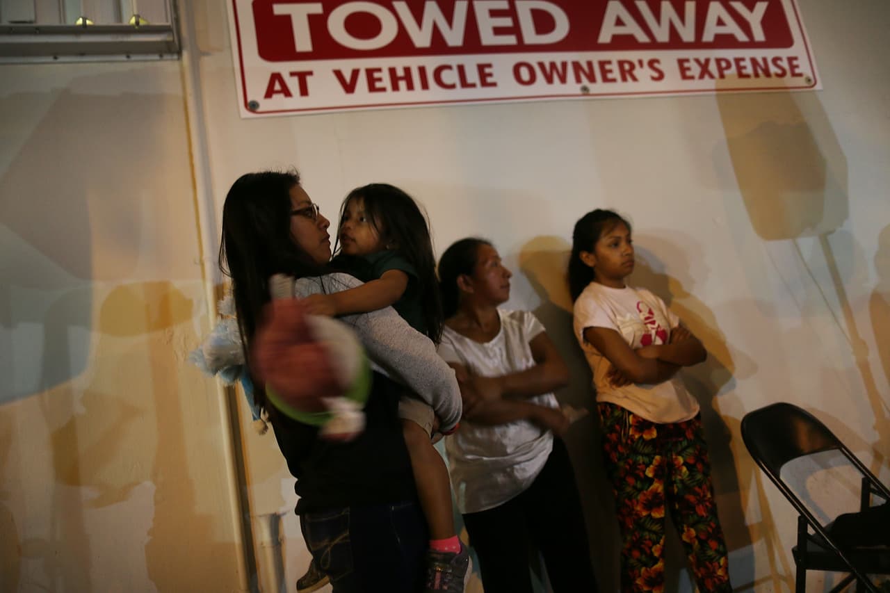 Silencio de los candidatos republicanos sobre las redadas contra indocumentados