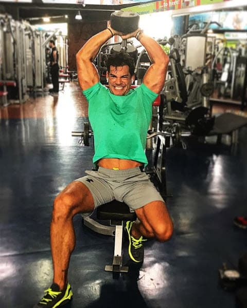 Cristián tiene unos músculos muy marcados, pues desde joven ha sido muy disciplinado en el deporte.