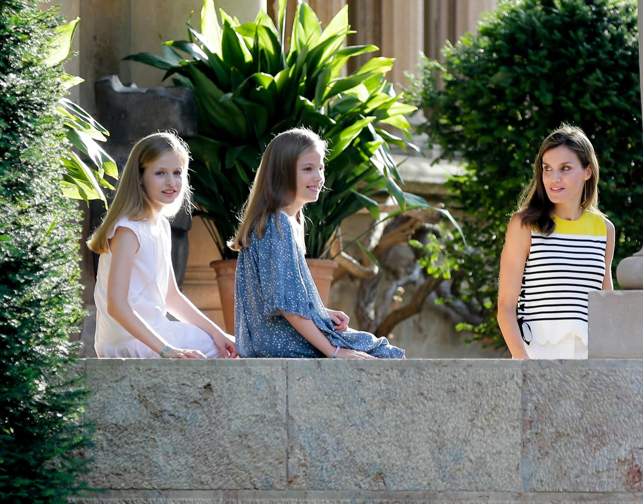 Photo ©2017 CC/Lagencia Grosby Spain Queen Letizia and King Felipe and Princess Leonor and Princess Sofia pose for the media during the summerholliday at the Marivent palace in Palma de Mallorca.