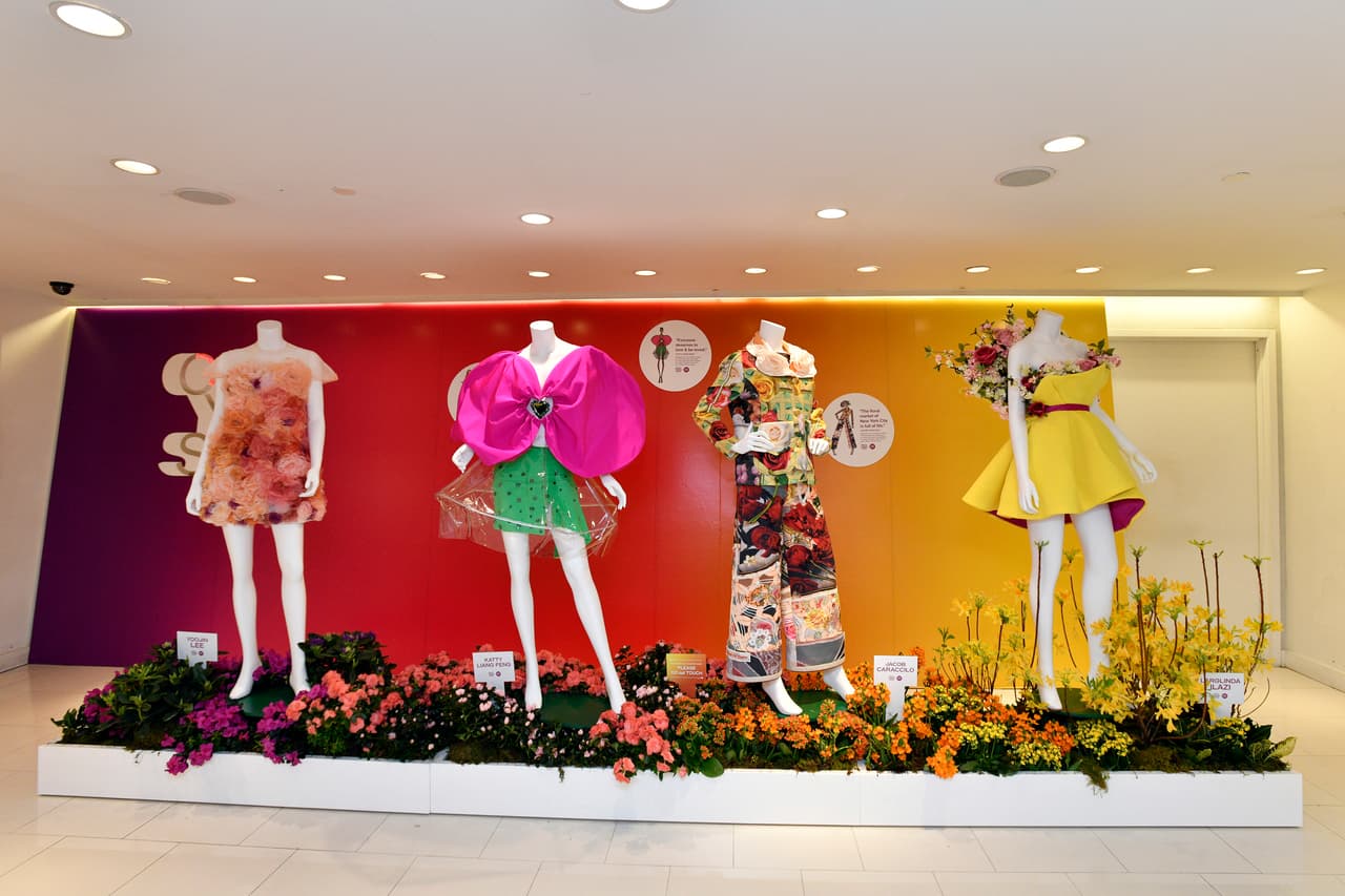Las mundialmente famosas vitrinas de Broadway en Macy's Herald Square cuentan con diseños creados por estudiantes del FIT, el Instituto Tecnológico de la Moda.
<br>