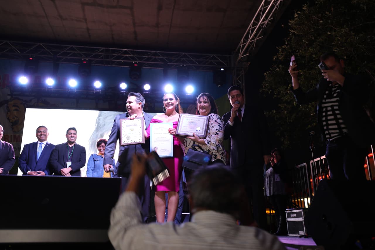 <b>Mary </b>recibió un reconocimiento por parte de la ciudad, gracias a su apoyo a esta comunidad.