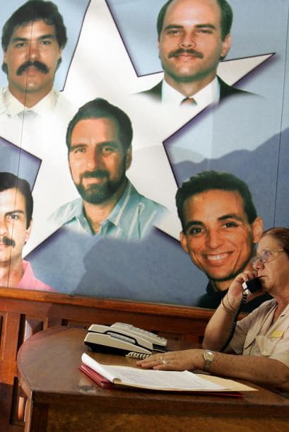 Cuba dio la bienvenida "con profundo respeto y afecto" a su agente René González, quien está en libertad supervisada en Estados Unidos tras 13 años de cárcel por espionaje, y fue autorizado por la justicia a viajar al sepelio de su padre, informó el diario oficial Granma este viernes. Ver toda la información