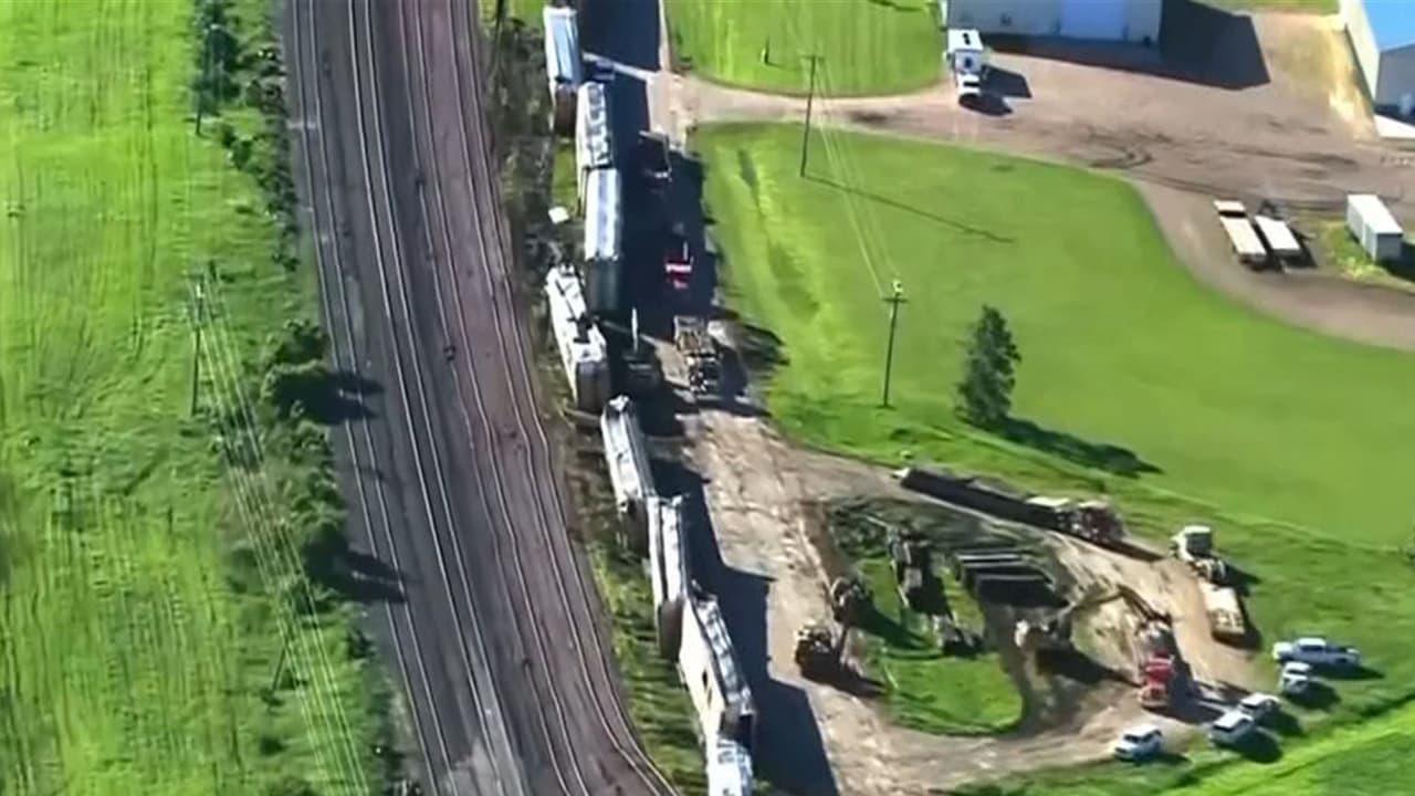 Mal tiempo en Medio Oeste de EEUU: De reportes de decenas de tornados al descarrilamiento de un tren por fuertes vientos