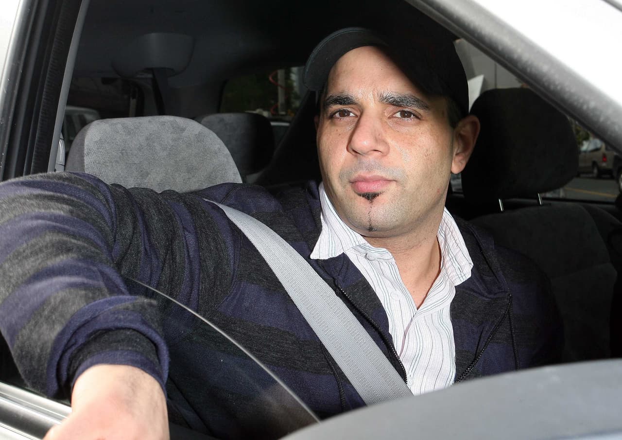 Según los argumentos de la petición a la que tuvo acceso TMZ, se debe a que el exrepresentante musical la está acosando a ella y a su familia con "comentarios despectivos y amenazadores".
<br>