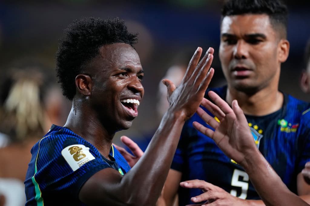 El brasileño Vinicius Junior (7) celebra tras marcar el tercer gol de su equipo frente a Haití.
