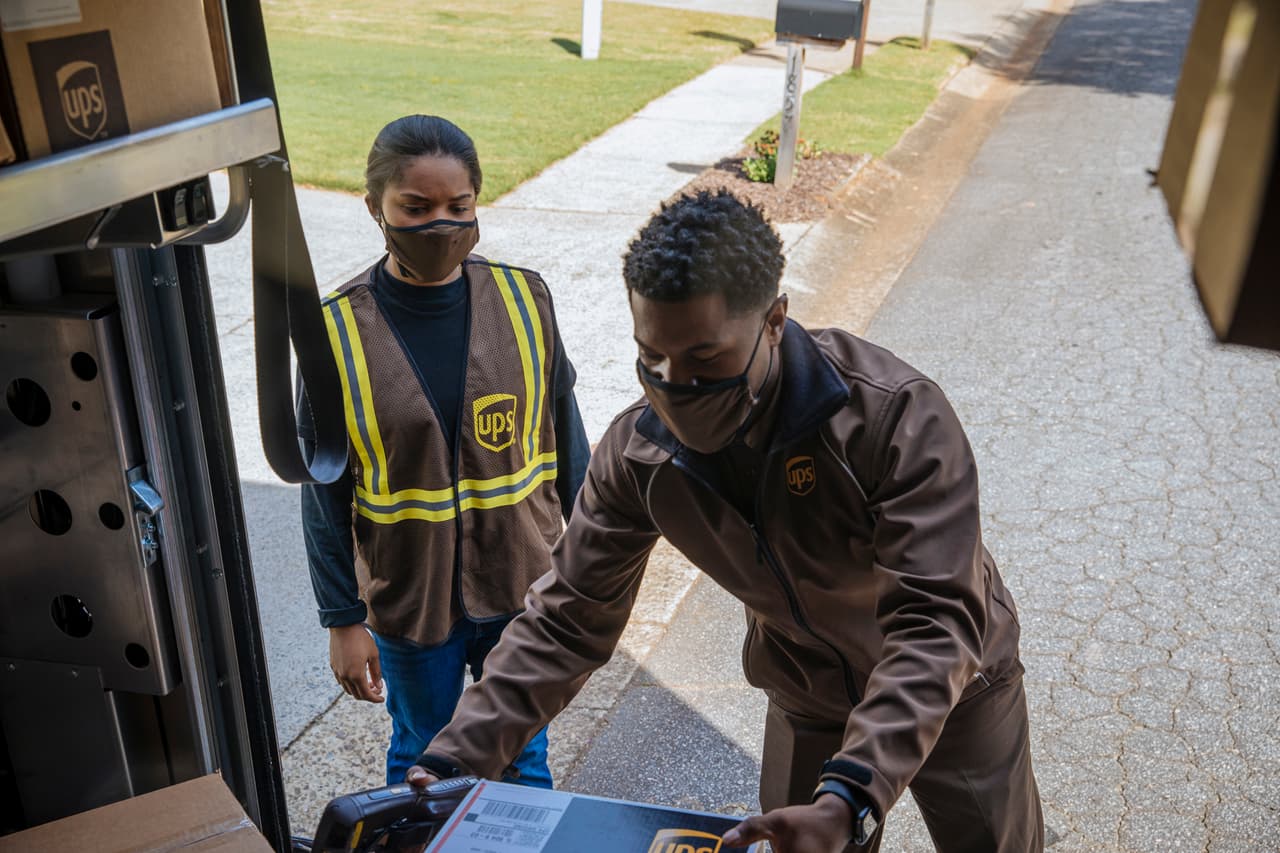 Los
<b>solicitantes que deseen postularse virtualmente</b> pueden hacerlo entre las 10 am y las 3 pm, uniéndose a esta reunión de Zoom:
<a href="https://ups.zoom.us/j/95148254851?pwd=b3m5nhvoshixujhqtenoehjrzth2ut09#success" target="_blank">https://ups.zoom.us/j/95148254851?pwd=b3m5nhvoshixujhqtenoehjrzth2ut09 </a>
<br>