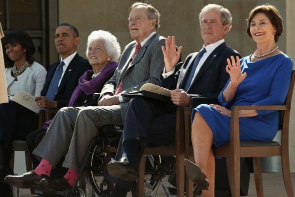 George W. Bush y su esposa Laura en la inauguración del Centro Presidencial George W. Bush.