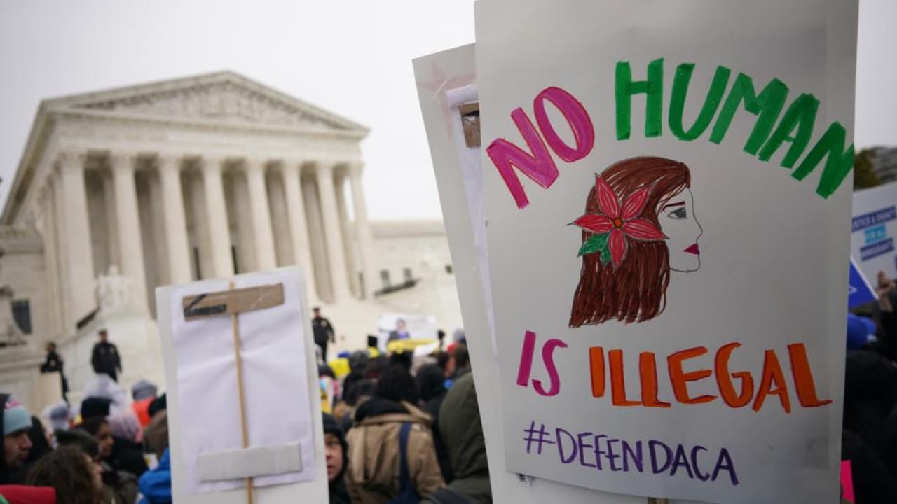 "Tenemos que presionar": jóvenes hispanos piden a Biden que cumpla promesa de reforma migratoria