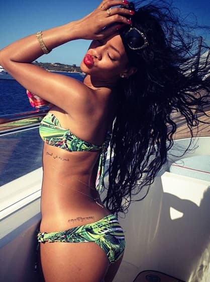 Se la pasa cantante y bailando en los escenarios.