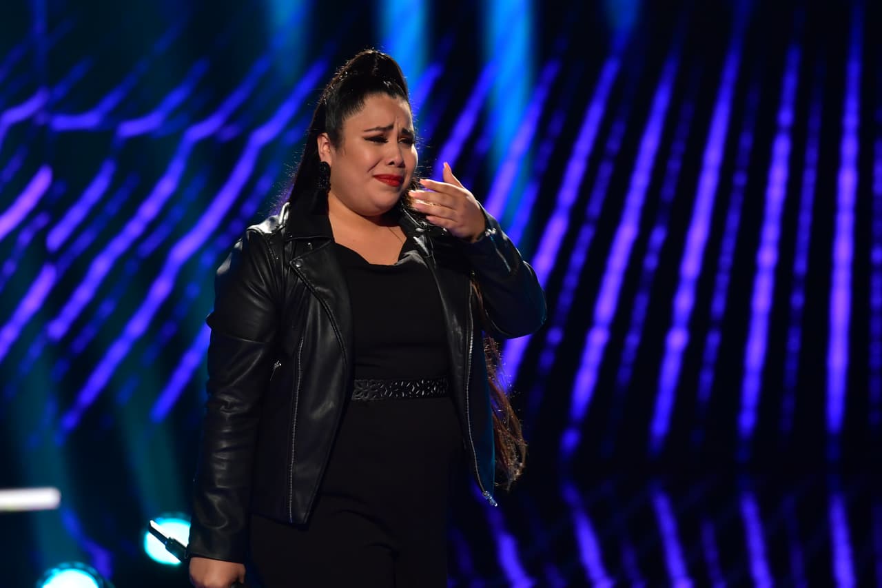 Itzel, conomovida hasta las lágrimas, agradeció el gesto de jueces y público.