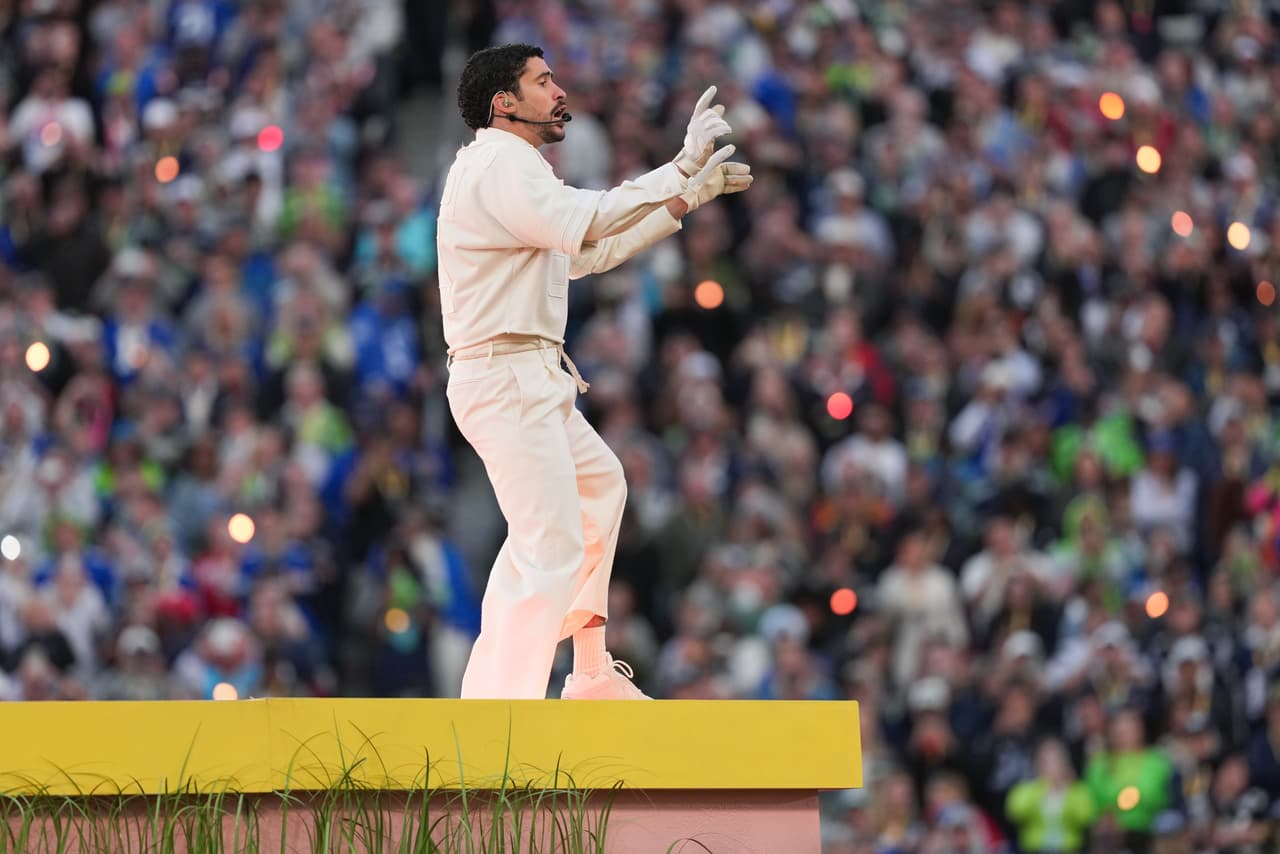 Además, quedó patente ese cariño a su tierra y a toda la comunidad hispana a la que honró con su show.