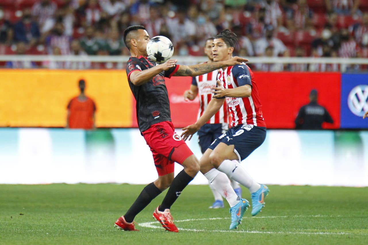Chivas ligó su segundo triunfo consecutivo y con ello se metió de lleno en la pelea por un boleto a la fiesta grande del Grita México C22. Golazos de ‘Canelo’ Angulo y Pável Pérez.