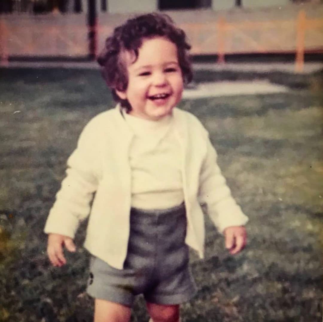 Junto a esta imagen de cuando era niño que publicó en redes reveló que desde entonces ya sabía que algún día iba a convertirse en presentador de televisión.
<br>