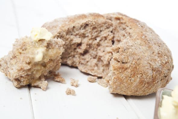 Y el pan es un alimento indispensable, pero no se trata de cualquier pan, dado su clima y tipo de terreno, los cereales que se siembran en este lugar hacen que se tenga gran variedad, así como de cerveza y whisky.