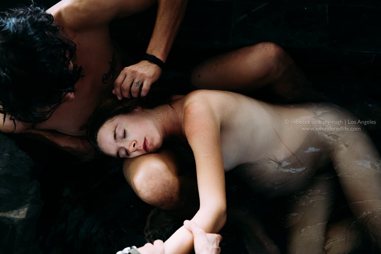 <b>"En ninguna parte y en todas", </b>por 
<a href="https://www.awonderedlife.com/">Rebecca Coursey</a> (Santa Mónica, California), ganadora en la categoría 'Parto'.