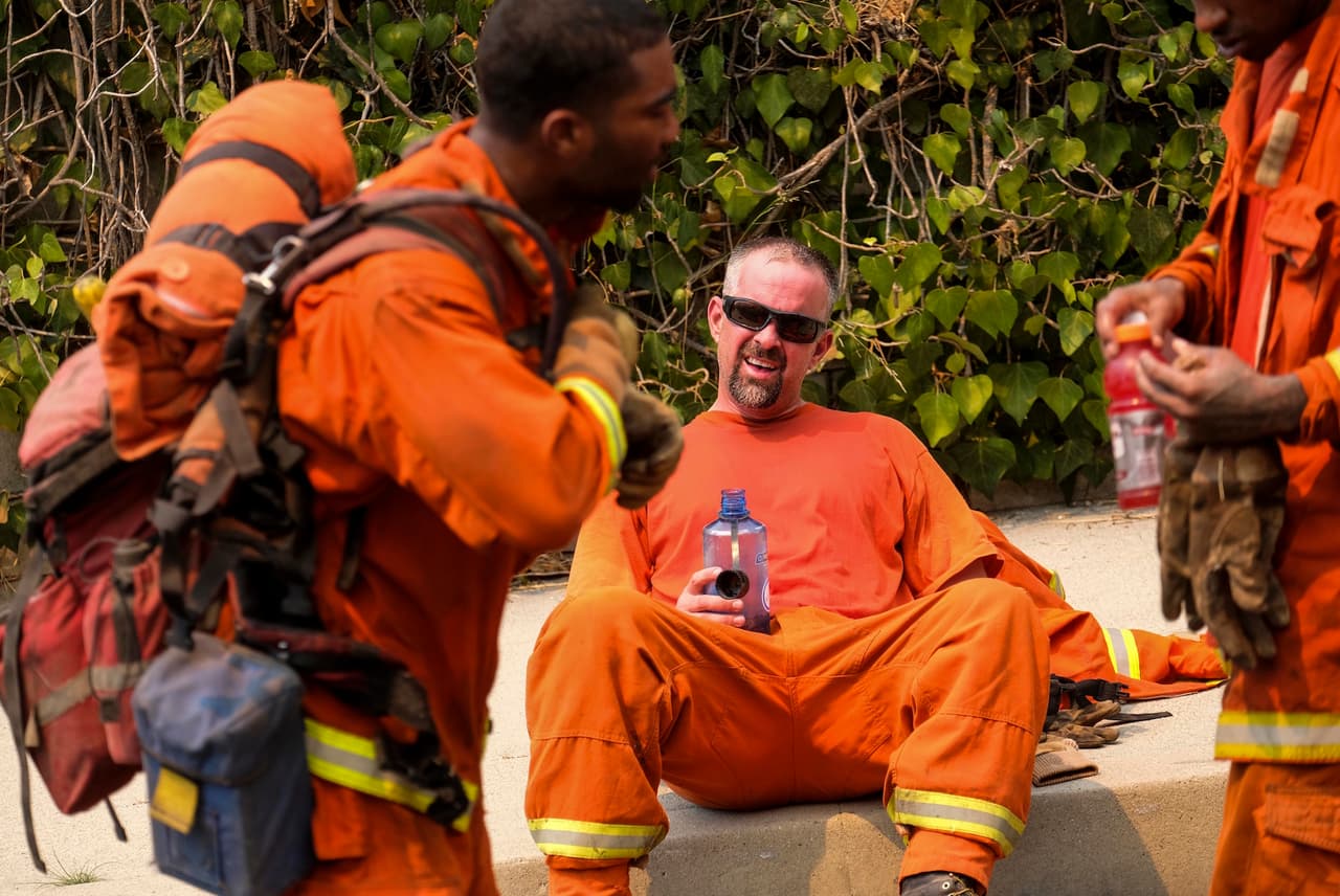 El incendio viene acompañado de una ola de calor sofocante que ha afectado a varias ciudades de California.