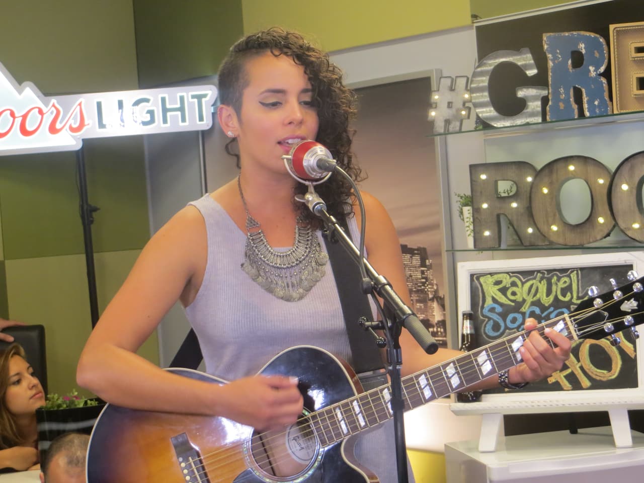 Raquel tiene una voz increíble y fue todo un deleite escucharla en vivo.