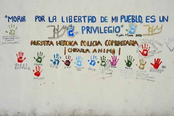 La violencia no da tregua en Michoacán en donde comunidades enteras se han sumado a la lucha. A continuación les presentamos imágenes de los grupos armados de autodefensa en Michoacán conformados por pobladores de la comunidad La Nopalera.