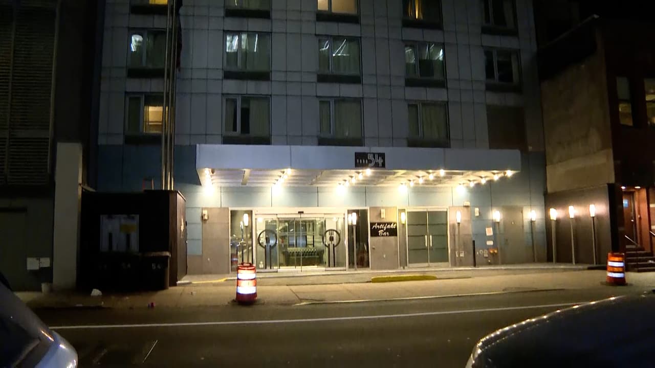 Aseguró que 
<b>la víctima perdió la vida entre las 2:00 de la tarde del 8 de febrero y las 10:30 de la mañana del día siguiente</b> cuando fue hallada en la habitación 1109 del hotel.
<br>