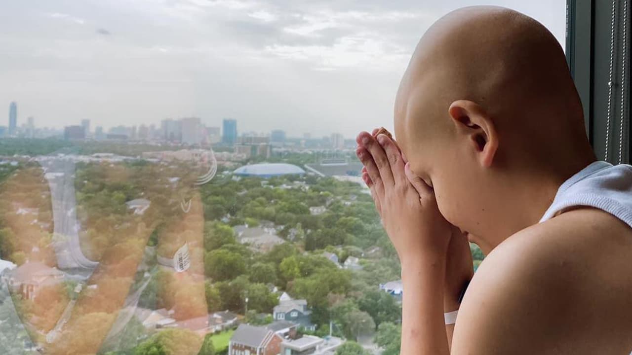 “Ella quedó en coma por dos semanas y ya solamente le daban el 15% de vida. Yo tomé este caso como un escalón más arriba, soy una mujer de fe, no pierdo nunca la fe, si Dios me devolvió a mi hija la primera vez, cómo no me la va a devolver nuevamente”, indicó la madre.