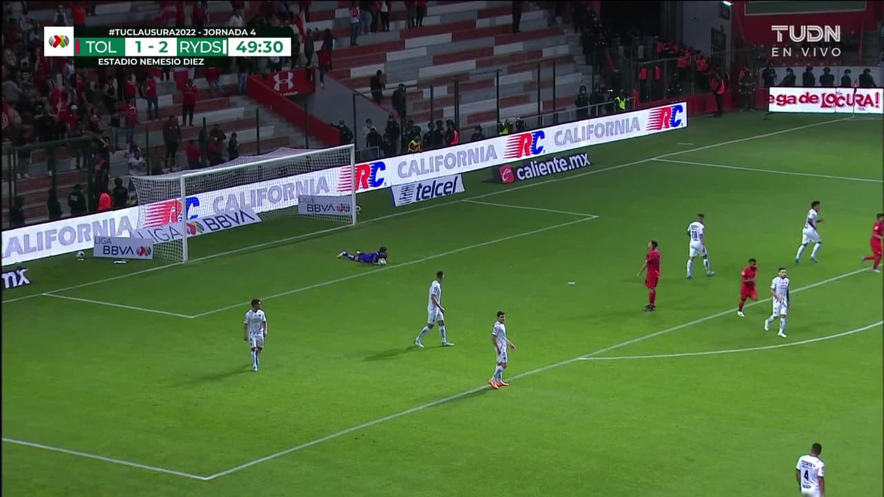 ¡TIRO ATAJADO! disparo por Ian González.