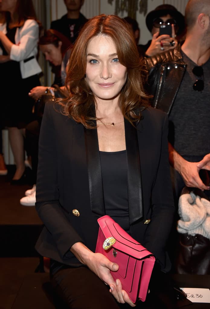 La carrera de Carla Bruni evolucionó más hacia las manifestaciones artísticas: ha grabado discos de 'chanson francaise' y de música pop, aunque su vida privada se volvió muy pública, al casarse con el hoy expresidente francés Nicolás Sarkozy, con quien tiene una hija, Giulia, nacida en 2011.