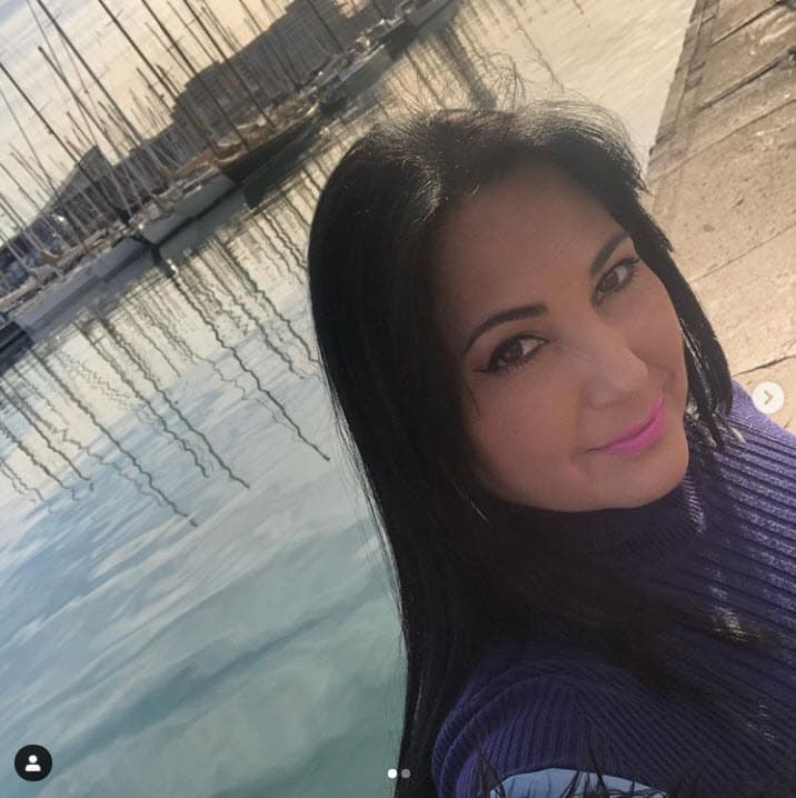 “Dijiste que tenias que escoger entre tu nueva familia y nosotras, y habíamos perdido, pero no papá, hoy sé que no perdí, porque como padre no vales la pena, tú perdiste dos hijas maravillosas y una nieta”, dijo al borde del llanto.