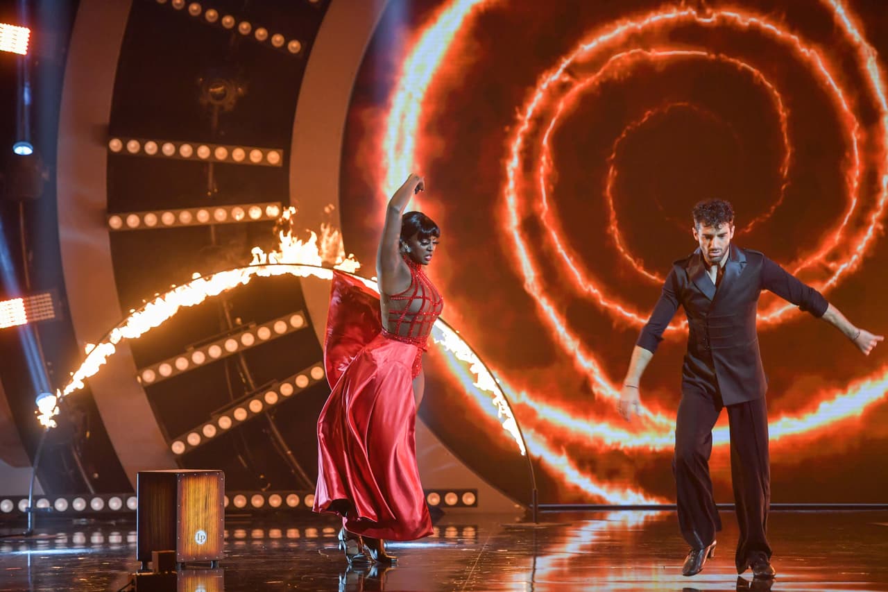 Yuri fue la primera en calificarla: "Eres una guerrera", le dijo. La cantante mexicana quedó impresionada, le dijo que cada vez que sube al escenario la deja impactada.